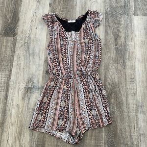 Patterned short romper, black lace accent on back